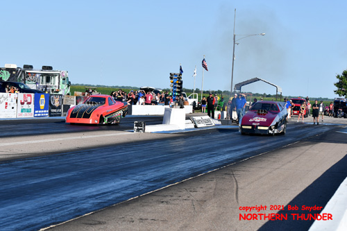 Matt Nissen - 'Runnin' Down A Dream' (right 
lane) vs Nick Johnson - 'Prairie Fire' (left lane)